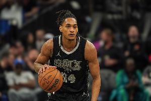 不错的得分手!瓦塞尔15中7&三分10中4砍22分3板4助