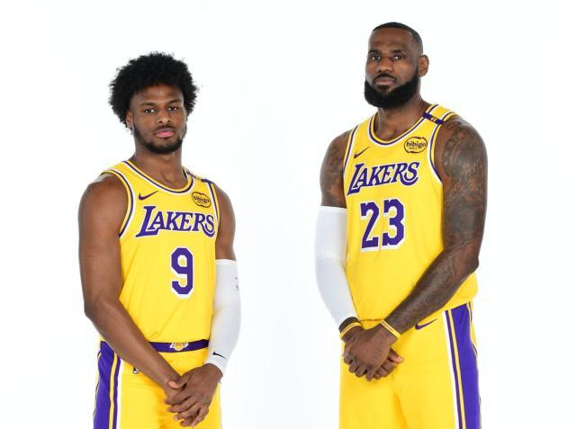 米乐M6官网-父子同场即将上线！詹皇为儿子站台：每天都在进步